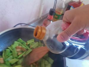 拌面菜：扁豆角炒肉的做法 步骤8