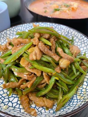 炒鸡下饭的芸豆角（扁豆）炒肉丝的做法 步骤6