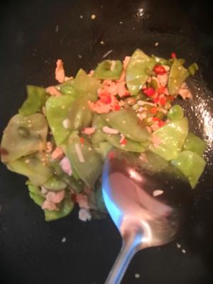 青扁豆炒肉的做法 步骤6