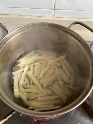 刀豆小炒肉的做法 步骤2
