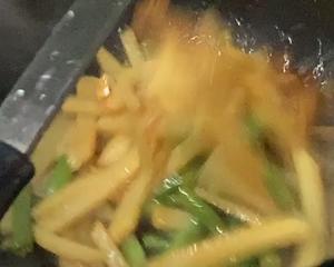 只用一种调味料的“刀豆土豆”（快手菜）的做法 步骤10