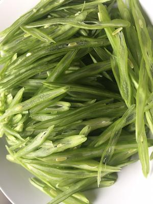 肉丝炒刀豆的做法 步骤2