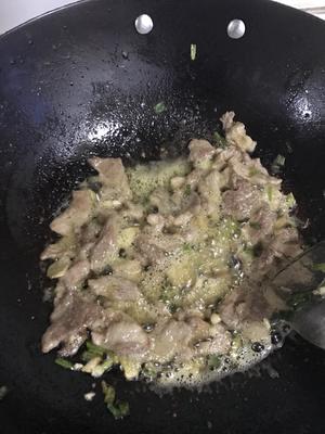 刀豆炒肉的做法 步骤2