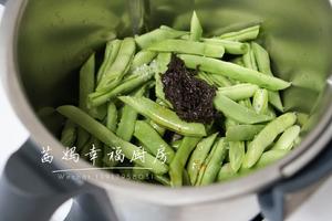 肉片橄榄菜炒刀豆的做法 步骤3