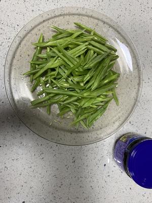 下饭菜橄榄菜炒刀豆丝的做法 步骤1