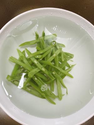 食谱-煎猪肉柚子胡椒风味意面-真中陽宙 80的做法 步骤3