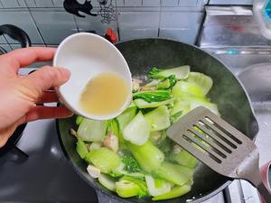 日式柚子盐豆腐培根炒小油菜的做法 步骤12