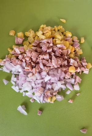 饺子皮花环披萨的做法 步骤1