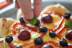 当榴莲遇见凤梨——花轮水果花样pizza（这是我吃过最有颜有品的水果披萨）的做法 步骤20