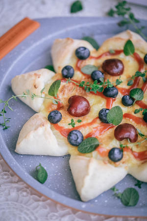 当榴莲遇见凤梨——花轮水果花样pizza（这是我吃过最有颜有品的水果披萨）的做法 步骤26