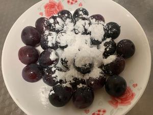 葡萄?果肉养乐多的做法 步骤1