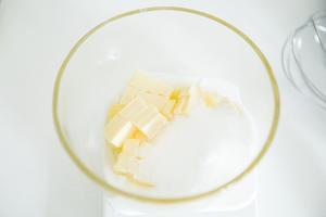 草莓白葡萄酒杯子蛋糕的做法 步骤3