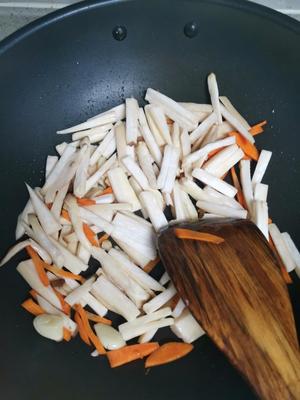 爆炒杏鲍菇的做法 步骤2