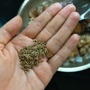 电饭锅版羊肉抓饭的做法 步骤4