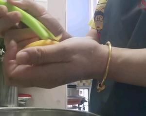手把手教你自制黄桃罐头的做法 步骤7