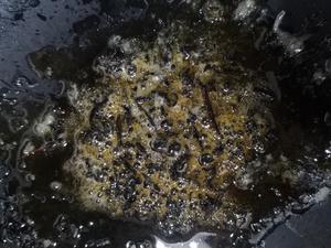 超简单|焦糖仙草冻黄桃珍珠奶茶的做法 步骤4