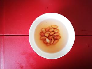 黑米桑椹乌发粥的做法 步骤3