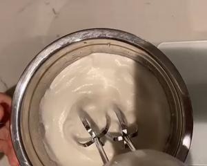 黄桃戚风蛋糕卷的做法 步骤9