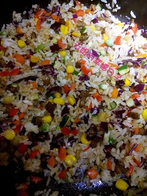 七彩果蔬炒饭－打败肉食的做法 步骤6