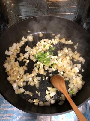 多名利葡萄酒菜谱～西班牙海鲜饭&西班牙蜜瓜火腿片&焗青口配煎带子的做法 步骤4