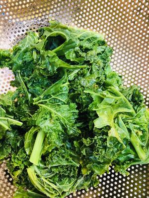羽衣甘蓝?哈密瓜?益力多健康饮的做法 步骤3