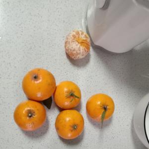 鲜榨橘子汁儿的做法 步骤1