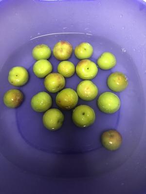 无敌腌李子的做法 步骤1