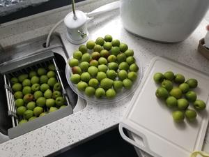 青梅柠檬露的做法 步骤2
