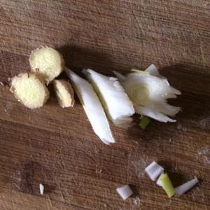 猪肉白菜炖粉条的做法 步骤3