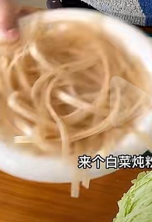 白菜炖粉条的做法 步骤2