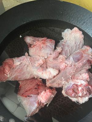 白菜烧牛肉的做法 步骤1