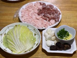 【一锅同时出三个菜】一锅出三菜，快手搞定年夜饭，油面筋塞肉+八宝饭+白菜肉卷的做法 步骤1