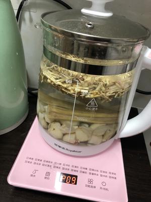 【夏日凉茶】马蹄甘蔗茅根水的做法 步骤2