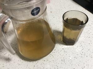 【夏日凉茶】马蹄甘蔗茅根水的做法 步骤3