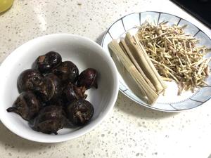 【夏日凉茶】马蹄甘蔗茅根水的做法 步骤1