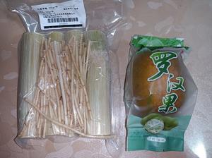 夏日热饮茅根甘蔗罗汉果饮的做法 步骤1