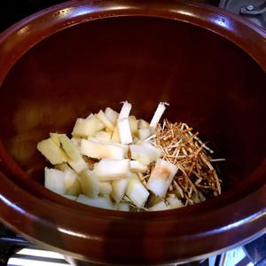 甘蔗茅草根汤水——别再费劲儿啃甘蔗了煮水煲汤更健康的做法 步骤3