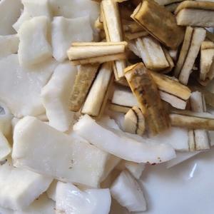 椰肉牛蒡淮山丝瓜排骨汤的做法 步骤1
