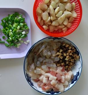 菱角虾仁炒饭的做法 步骤4