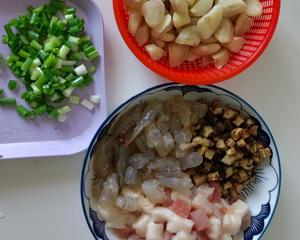 菱角虾仁炒饭的做法 步骤5