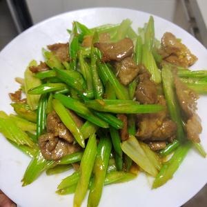 下饭芹菜炒肉的做法 步骤3