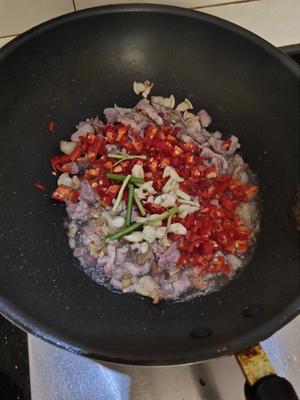 香芹炒肉家常下饭菜！的做法 步骤6