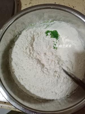 翡翠芹菜鱼面面的做法 步骤5