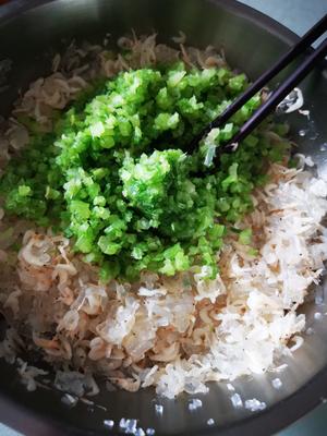 “芹菜粉丝”素馅蒸饺的做法 步骤4