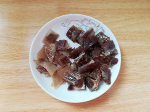 腊鸭炒芹菜的做法 步骤3