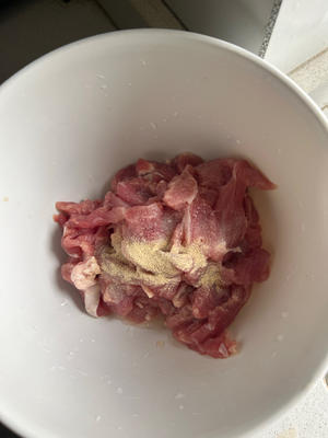 香芹炒牛肉的做法 步骤5