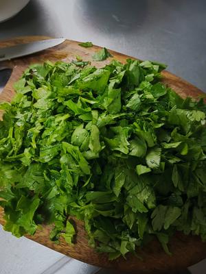 芹菜叶虾滑煎饼的做法 步骤3