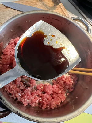 牛肉芹菜抱蛋锅贴，搭配泰式甜辣酱好吃的做法 步骤7