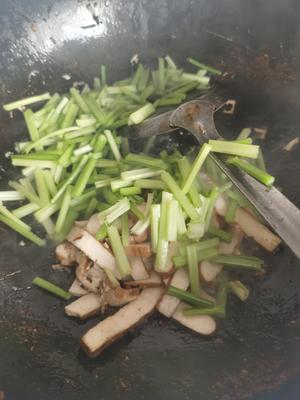 香干炒芹菜的做法 步骤5