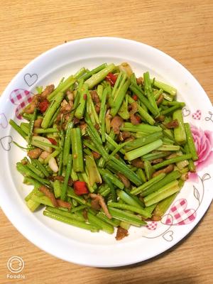 香芹炒肉～香辣版下饭菜(*^_^*)的做法 步骤4